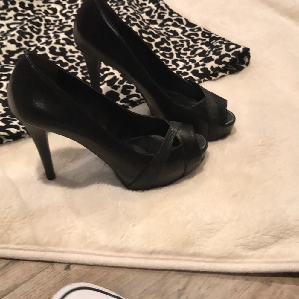 Guess high heel shoes